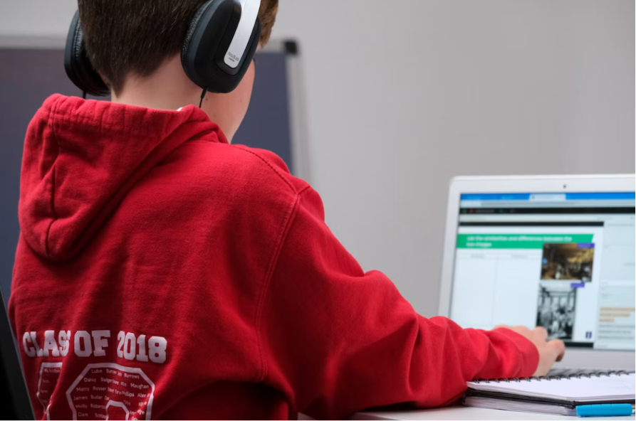Why choose MyTechnoChamps - kids learning coding and AI online